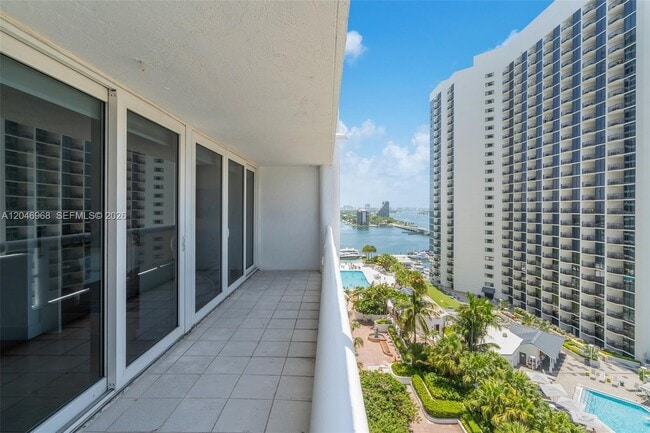 Building Photo - 1717 N Bayshore Dr