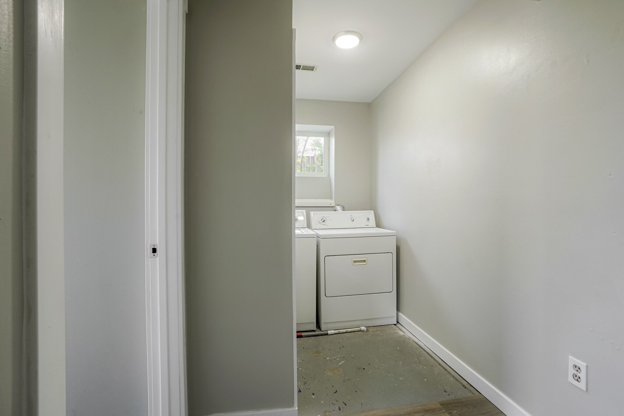 Building Photo - 1447 W 134th Dr