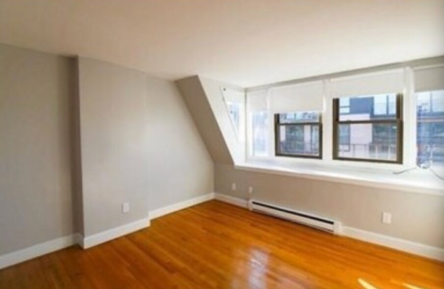 Building Photo - 471 Massachusetts Ave