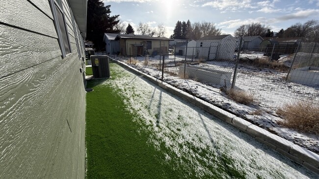 Building Photo - 527 A St