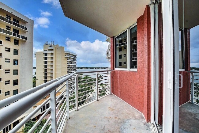 Building Photo - 1551 N Flagler Dr