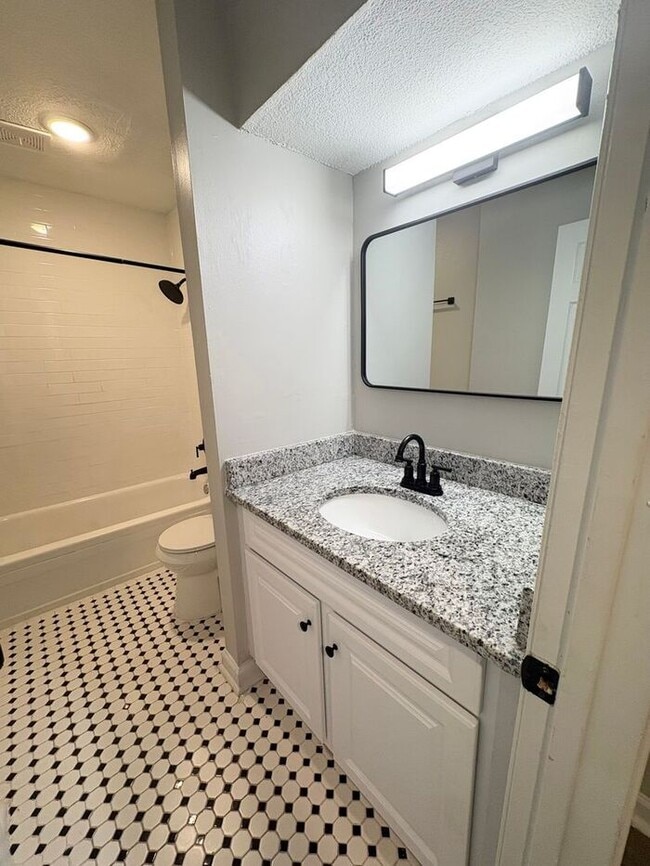 Building Photo - Steps from UofM & Highland Strip – First-Floor 2BR Apartment at The Den!