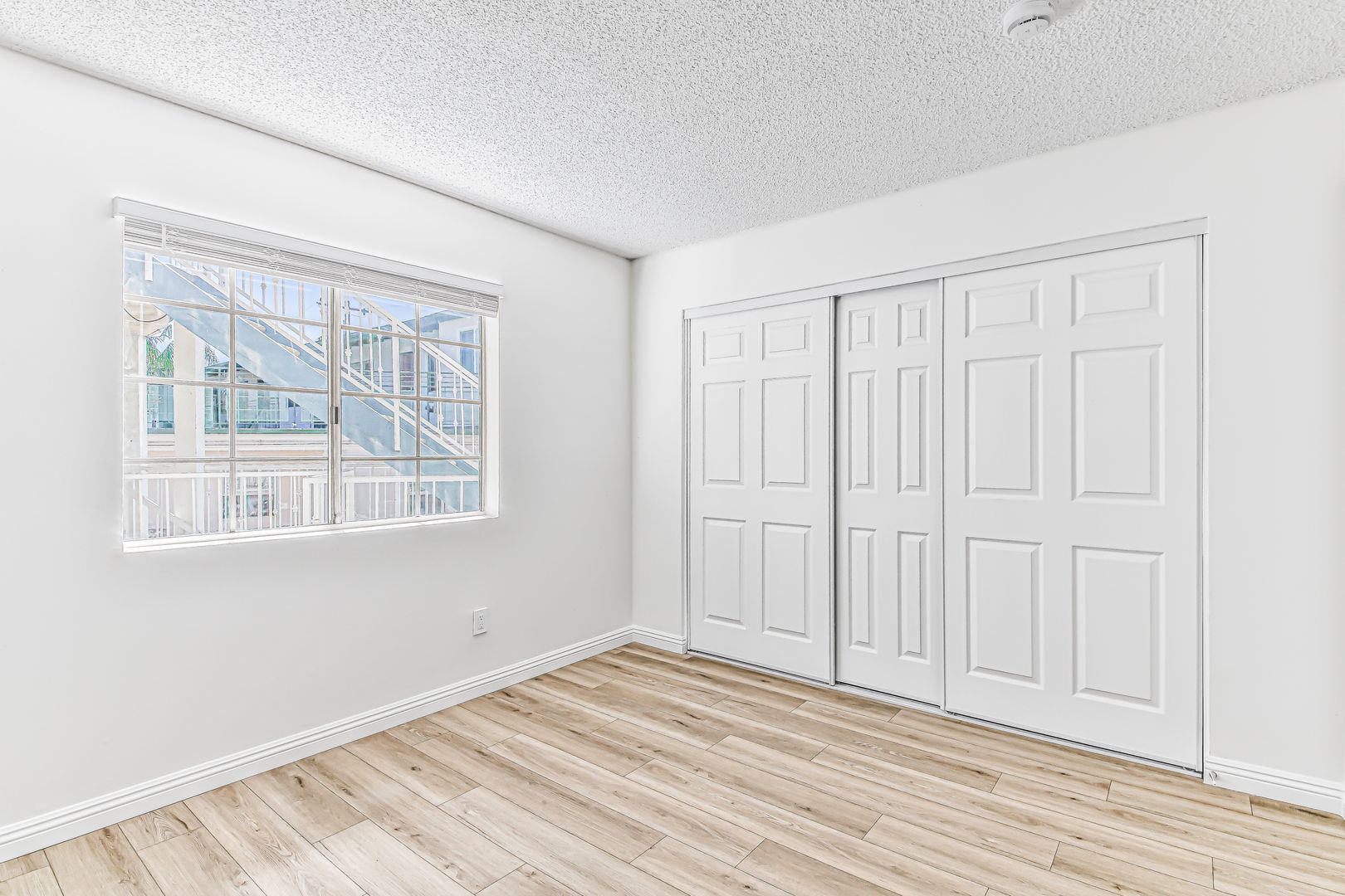 Building Photo - 1075 Loma Ave