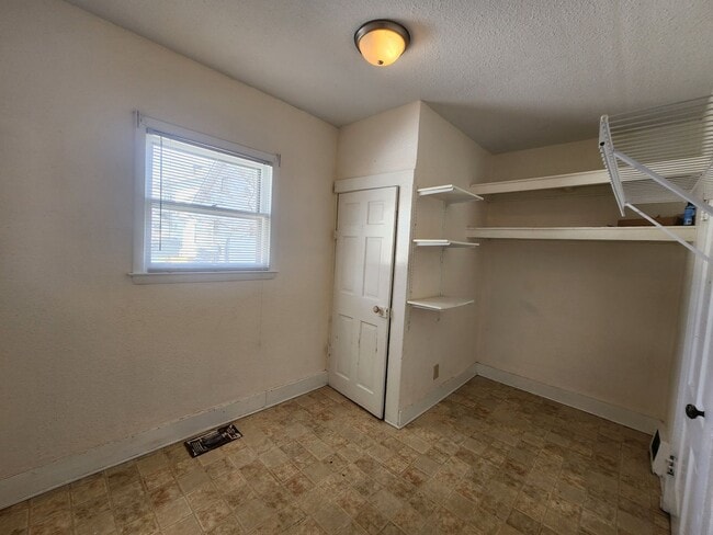 Building Photo - 2 Bedroom Home on the Southside