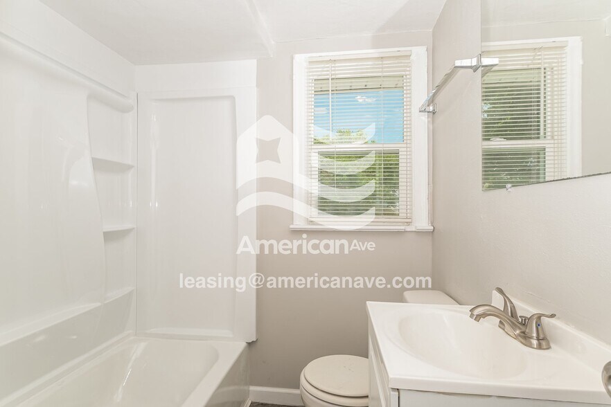 Building Photo - 9207 Bobb Ave