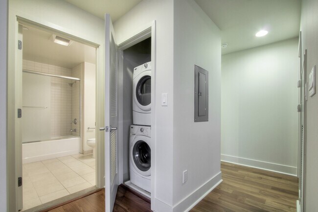 Building Photo - Gorgeous 2 Bedroom/2 Bathroom Condo for Rent at The 88