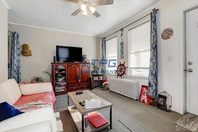 Building Photo - 243 Cedar St