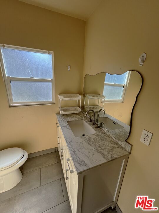 Building Photo - 1058 W 42nd Pl