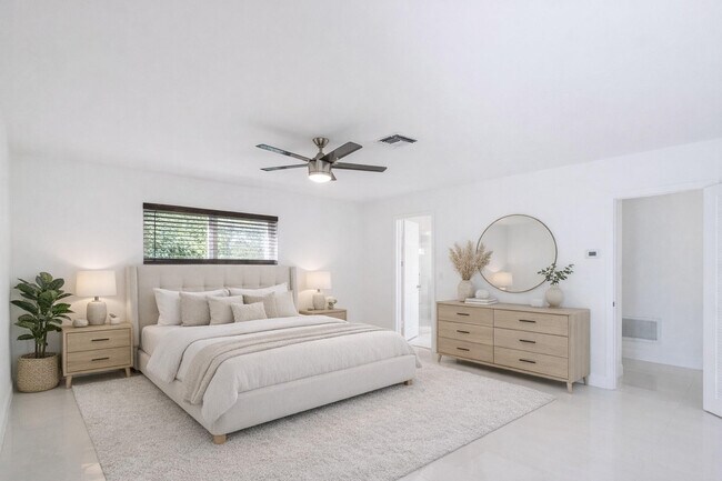 Building Photo - 2810 NE 60th St