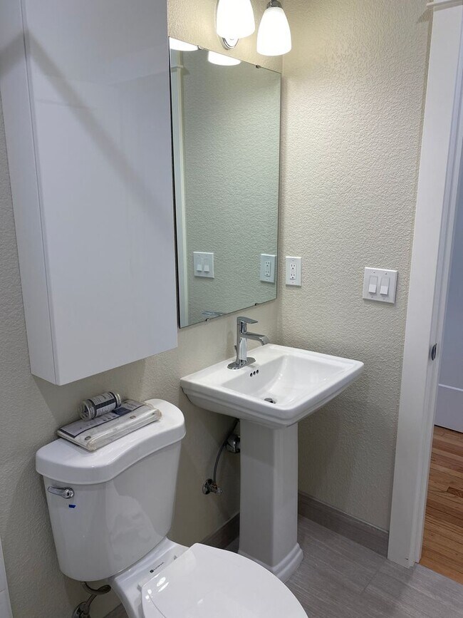 Building Photo - New Full Remodel Modern Alberta Arts Spaci...