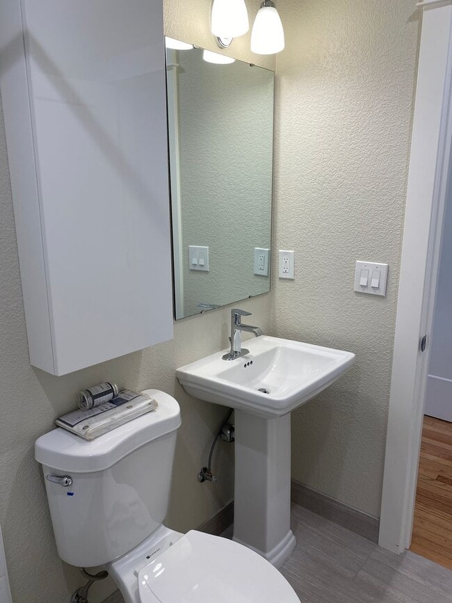 Building Photo - New Modern Remodel Hot Alberta Arts Spacio...