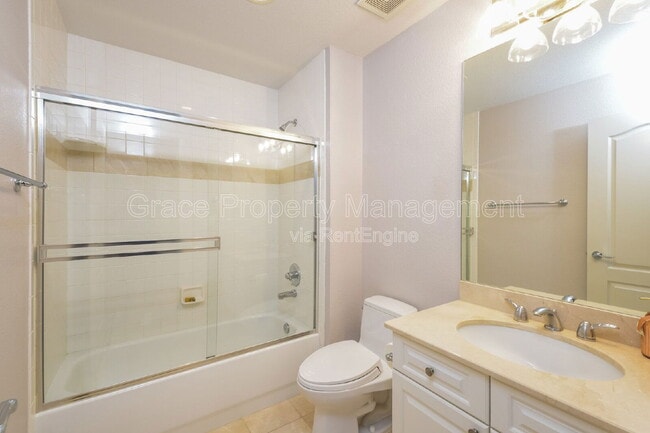 Building Photo - 566 Josephine St