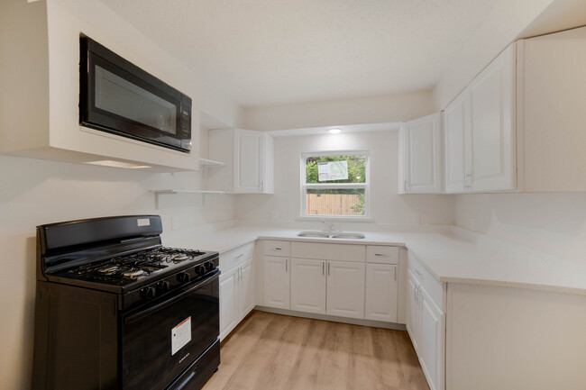 Building Photo - 127 Antrim Dr