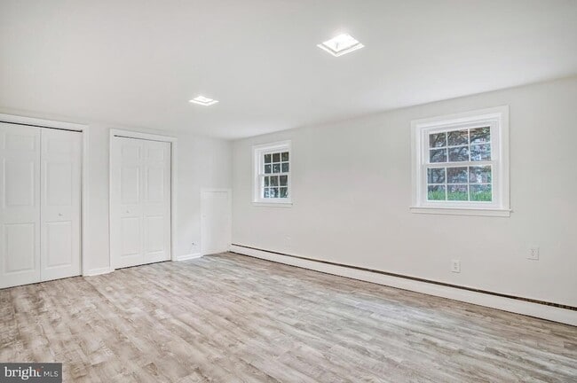 Building Photo - 8205 Robin Hood Ct