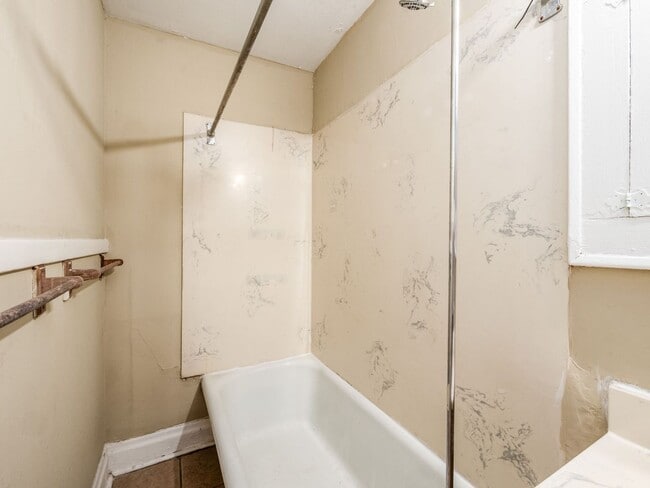 Building Photo - 385 E 13th Ave