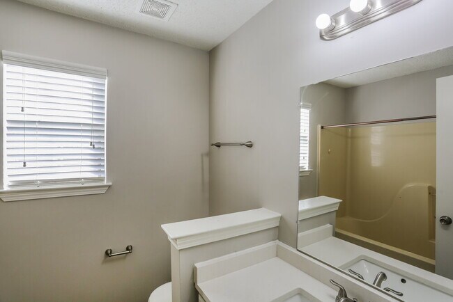 Building Photo - 5912 Chadwell Rd