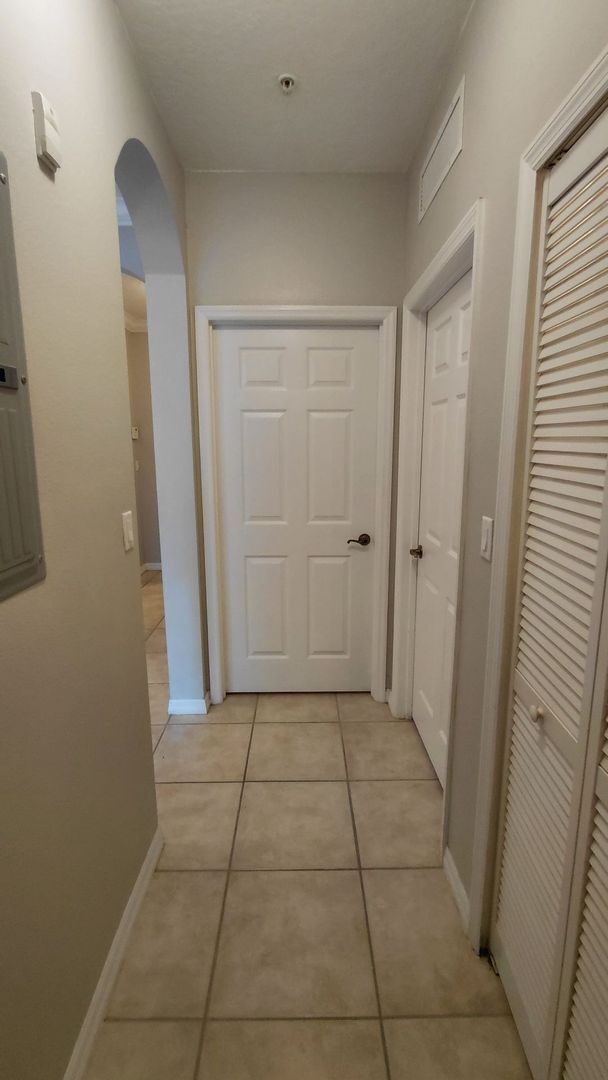 Building Photo - 3 Bedroom, 2 Bath Condo in Lakeside at Lakes of Windermere