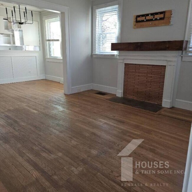 Building Photo - 106 E Wilburn Ave