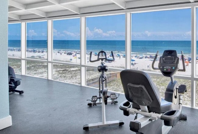 Building Photo - 521 W Beach Blvd