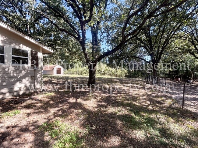 Building Photo - 10693 S Fm 148
