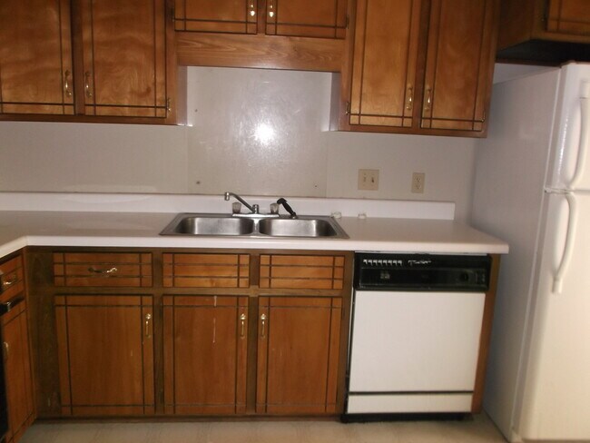 Building Photo - 125 Lakeview Dr