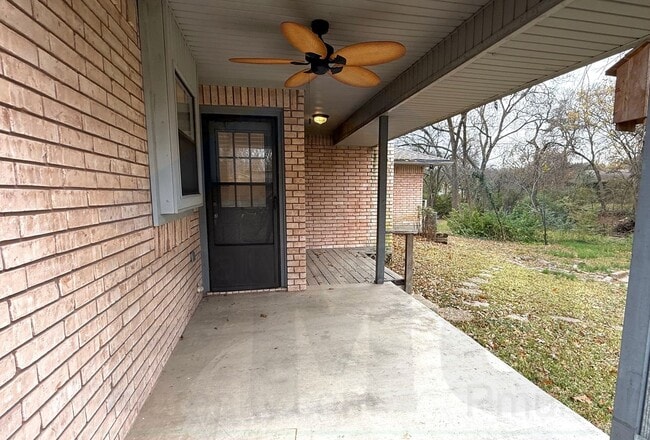 Building Photo - AVAILABLE NOW!!! Custom 3-Bed 2-Bath w/ 2 Dining Areas & View of Creek