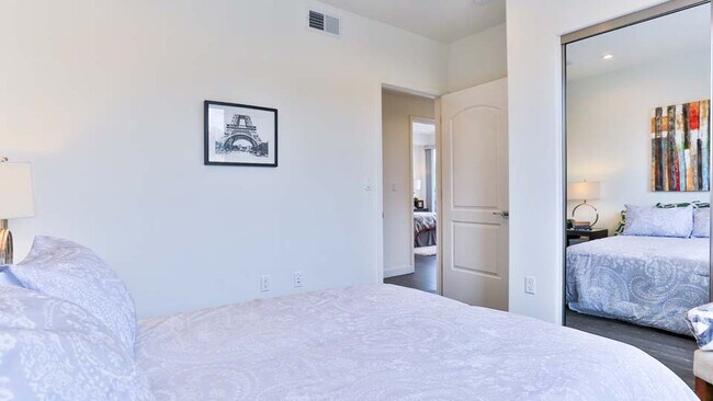 Building Photo - 4354 Teesdale Ave