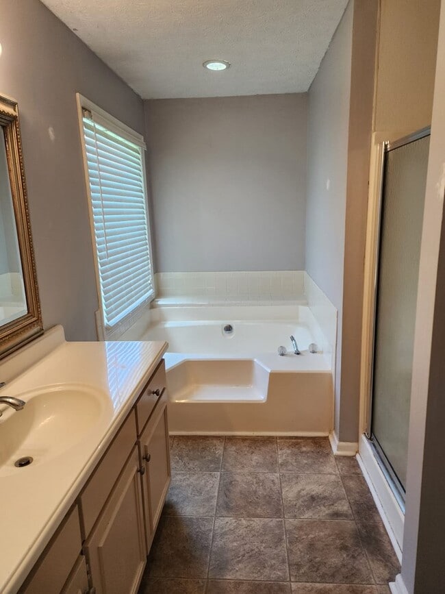 Building Photo - 946 Elysium Dr