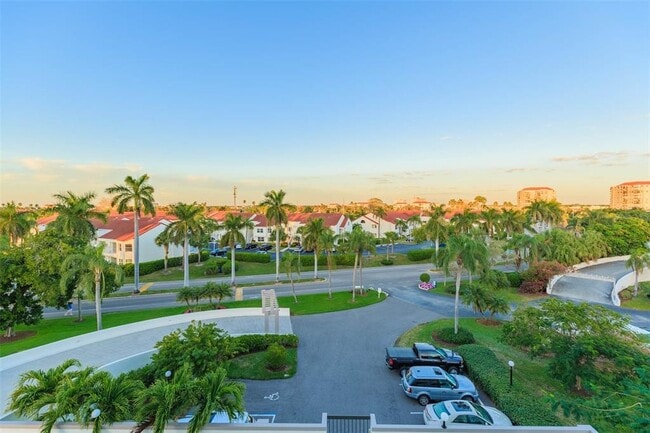 Building Photo - 6357 Bahia Del Mar Blvd S