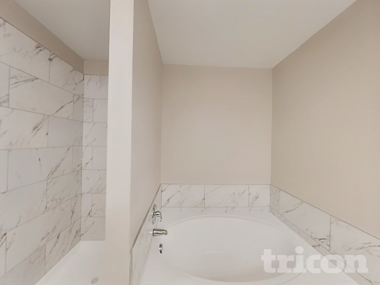 Building Photo - 240 Pine Crest Dr