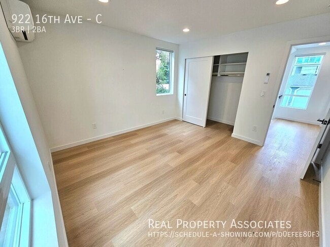 Building Photo - 922 16th Ave