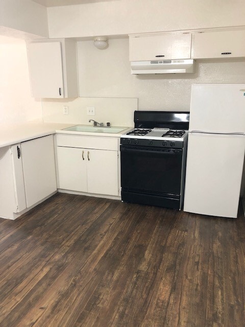 Building Photo - One bedroom by TWU