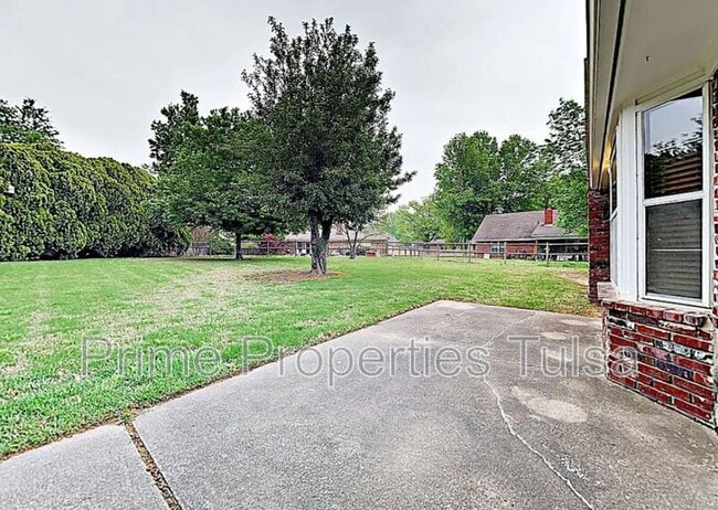 Building Photo - 838 Millwood Rd