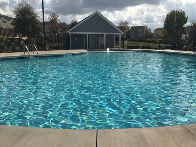 Building Photo - ROOMMATE MATCHING ONLY! PRE-LEASING FOR AUGUST 2026!