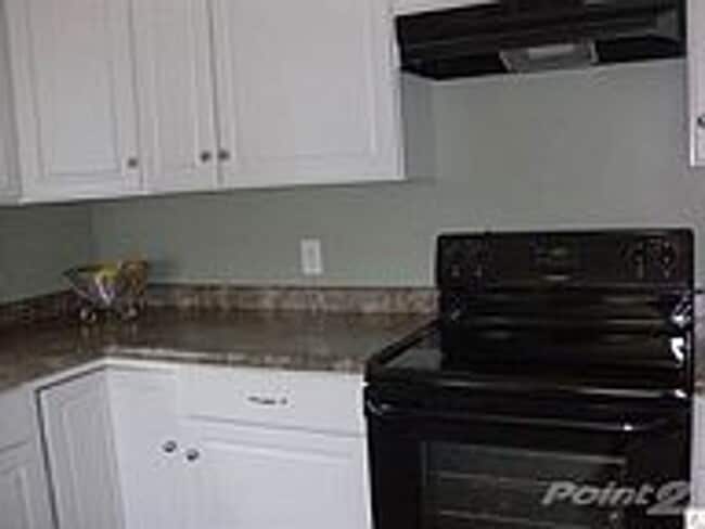 Building Photo - AVAILABLE JUNE - 3 Bed, 1 Bath Updated Home!