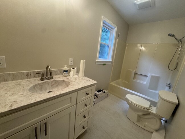 Building Photo - 250 Bobcat Ln