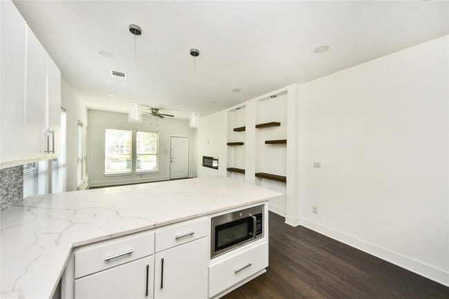 Building Photo - 4720 McKinney St