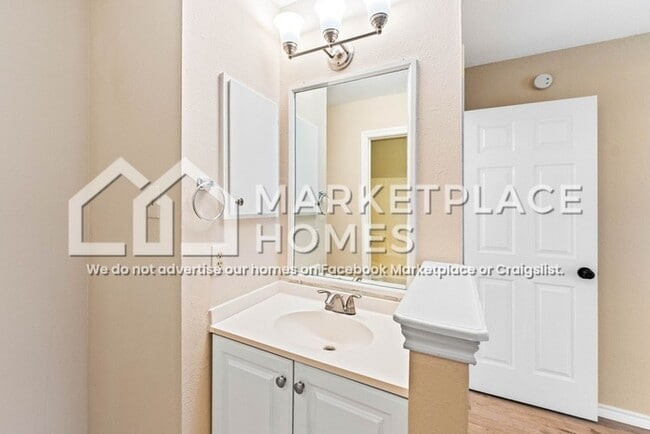 Building Photo - 1804 Easton Dr