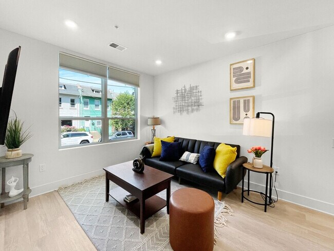 Building Photo - 3700 Oakview Terrace NE