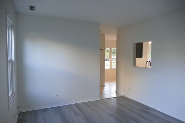 Building Photo - 1076 Crestwood Ln
