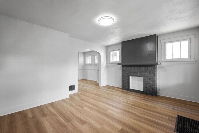 Building Photo - Amazing 3 bedroom home in Wilkinsburg available November 1!