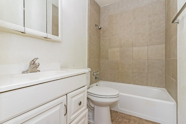 Building Photo - 3006 Falk Ct