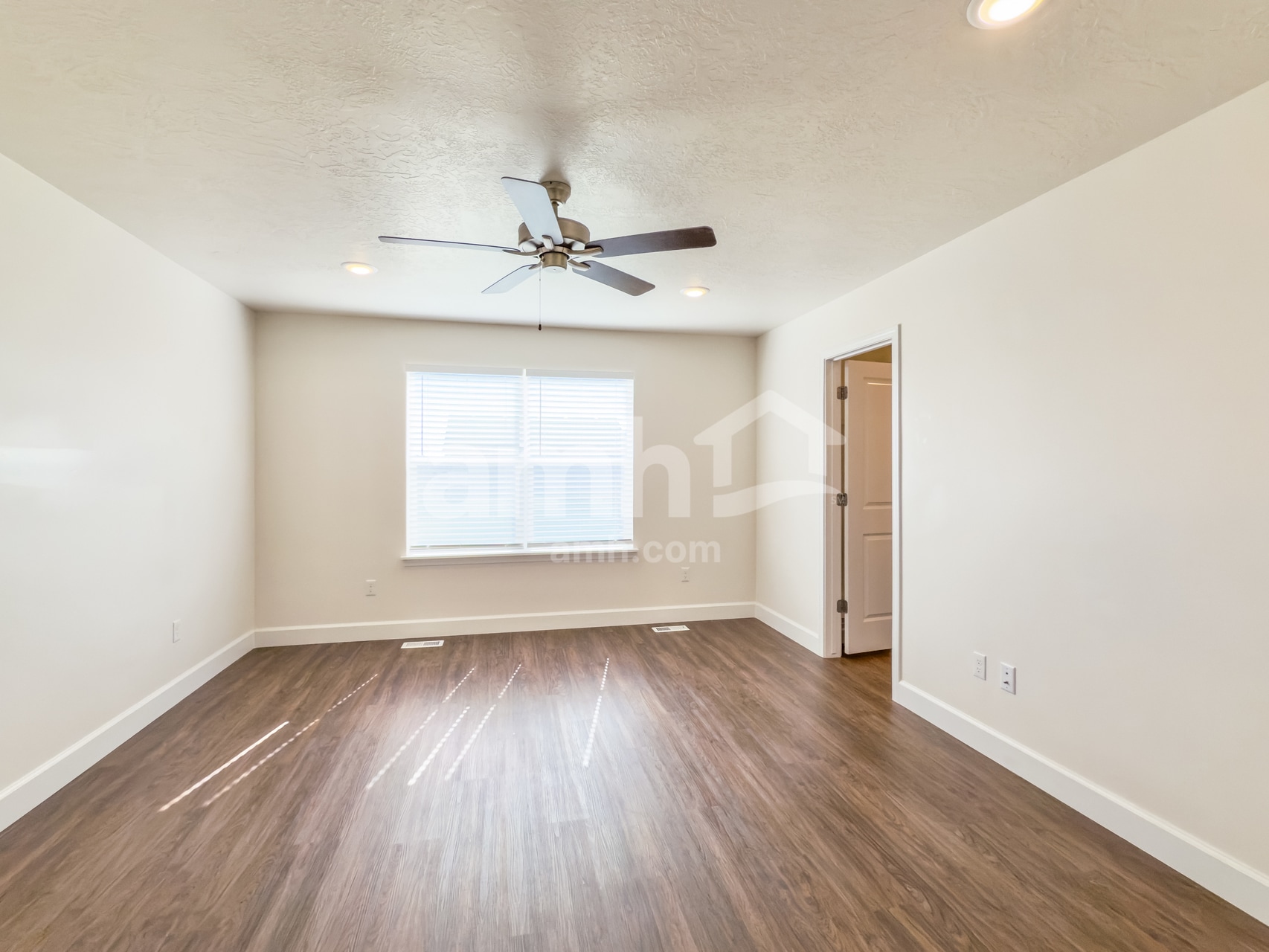 Building Photo - 1247 E Meadow Ranch Ln