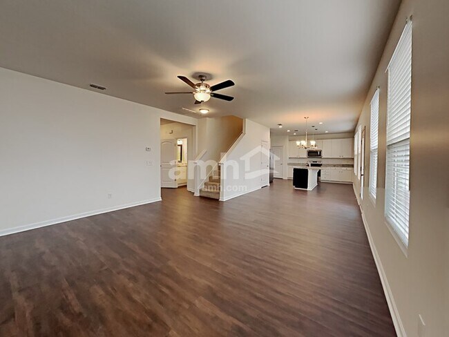 Building Photo - 3321 Milkweed Dr