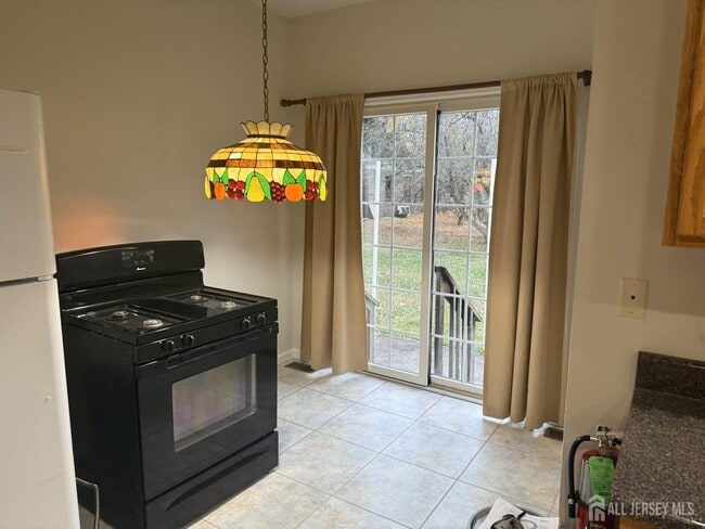 Building Photo - 555 Georges Rd