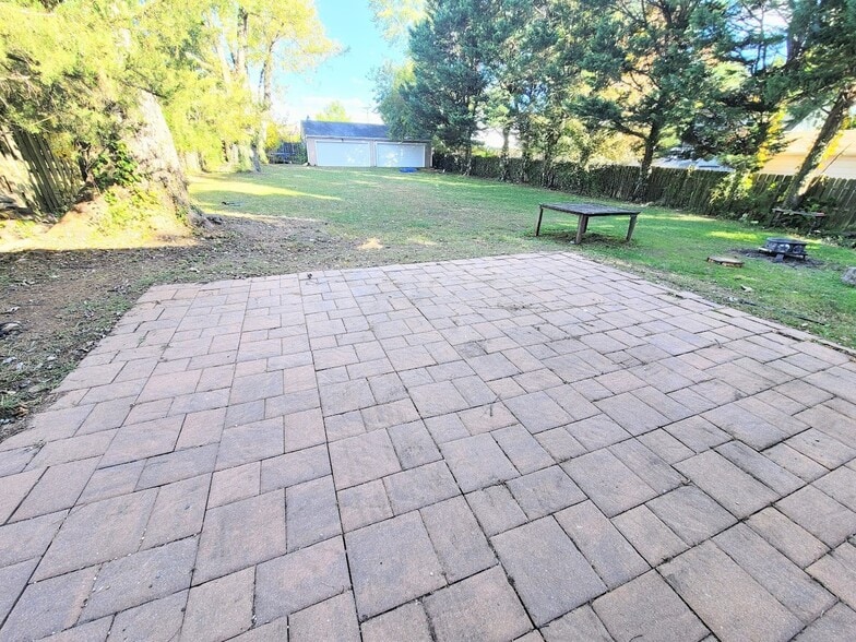 Expansive backyard with Patio - 9605 Singleton Dr