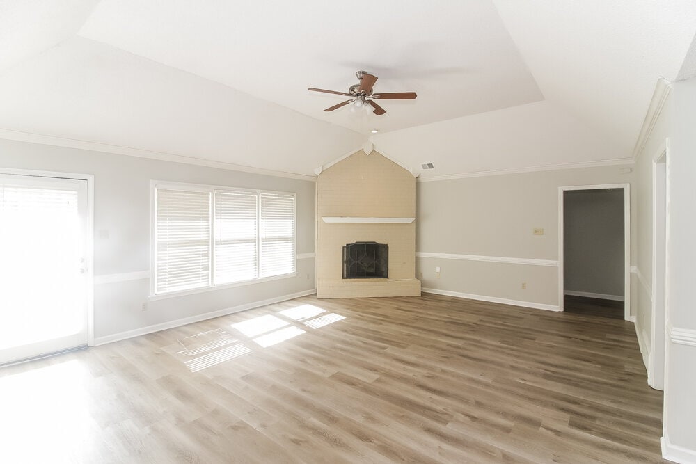 Building Photo - 8731 Oak Trail Ln