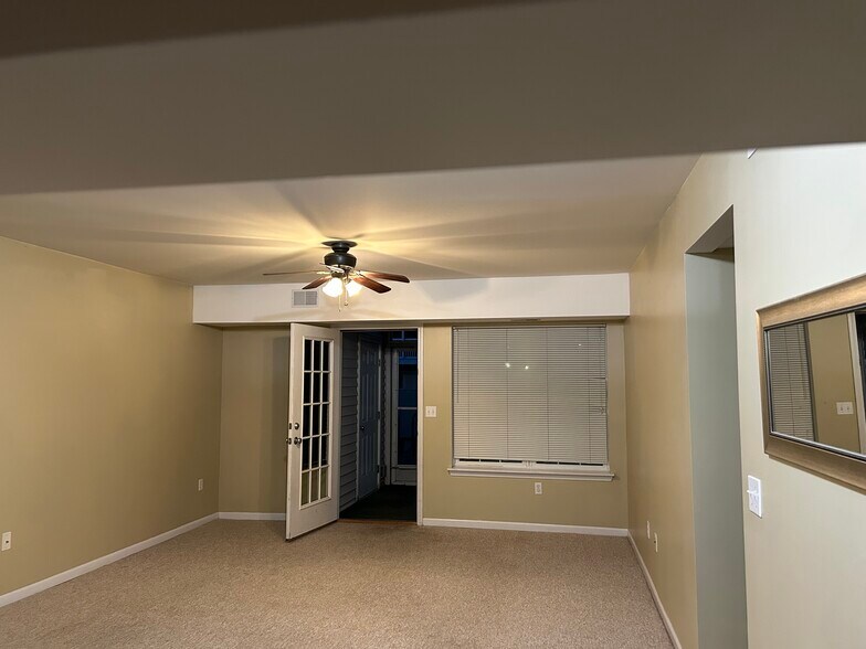 Building Photo - 2269 S Main St