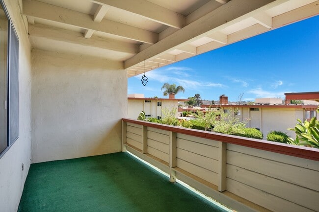 Building Photo - 2 bedroom 2 bath condo for rent in San Car...