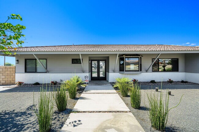 Building Photo - 79869 Hummingbird Ln